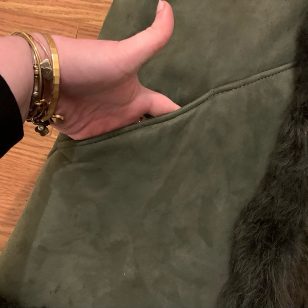 French Creek Wool & Sheep Co. Sheepskin Vest - Picture 3 of 9